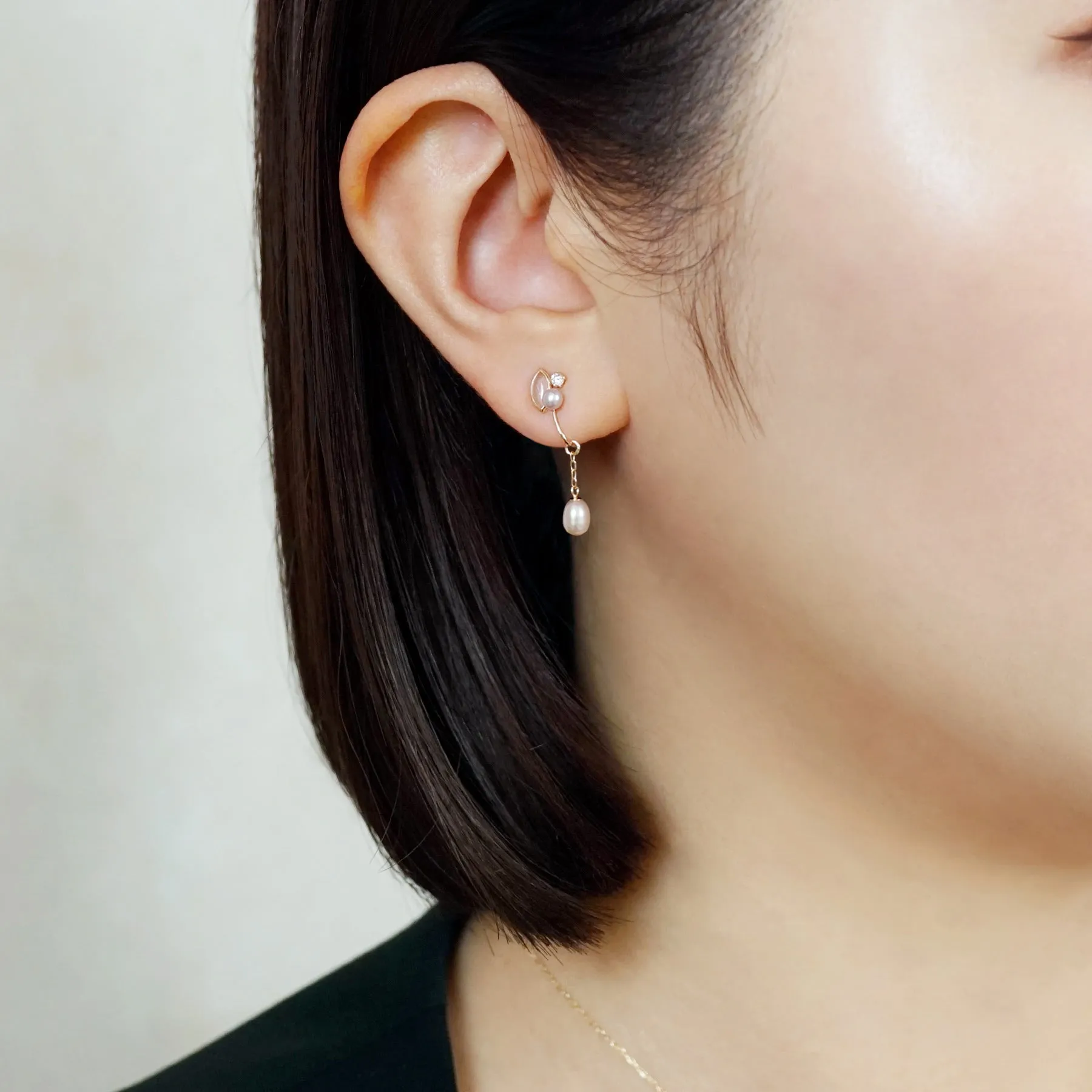 [Airy Clip-On Earrings] 10K Freshwater Pearl Swinging Earrings (Rose Gold)